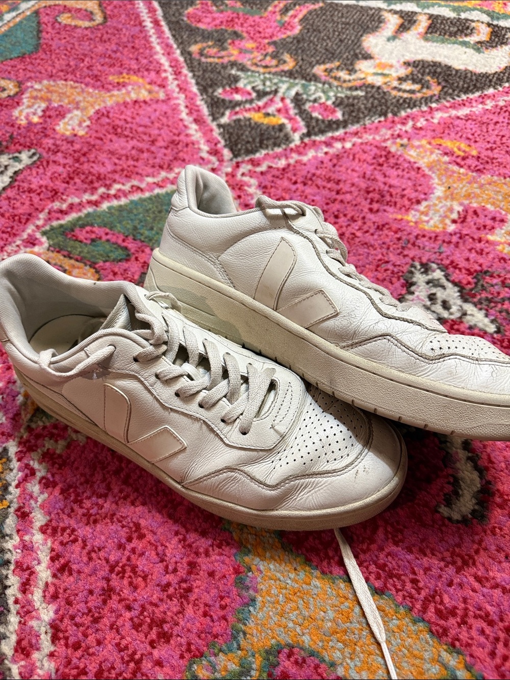 Veja White and Off-White Low-Top Sneakers